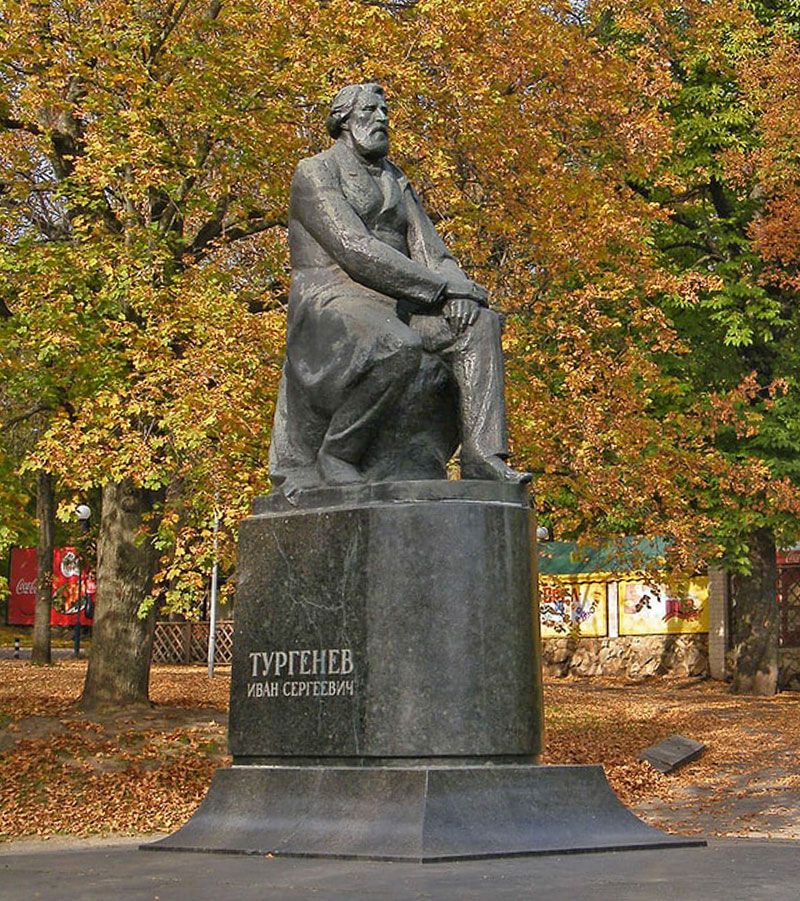 памятник Тургеневу в г. Орёл
